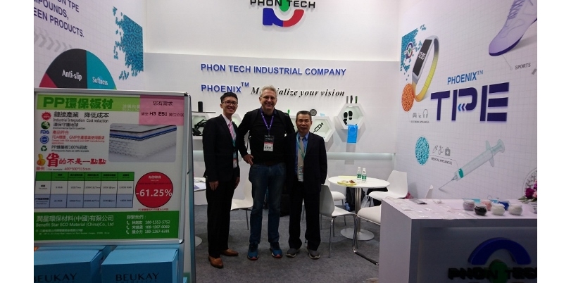Phon Tech Chinaplas 2018 customer (715x402)